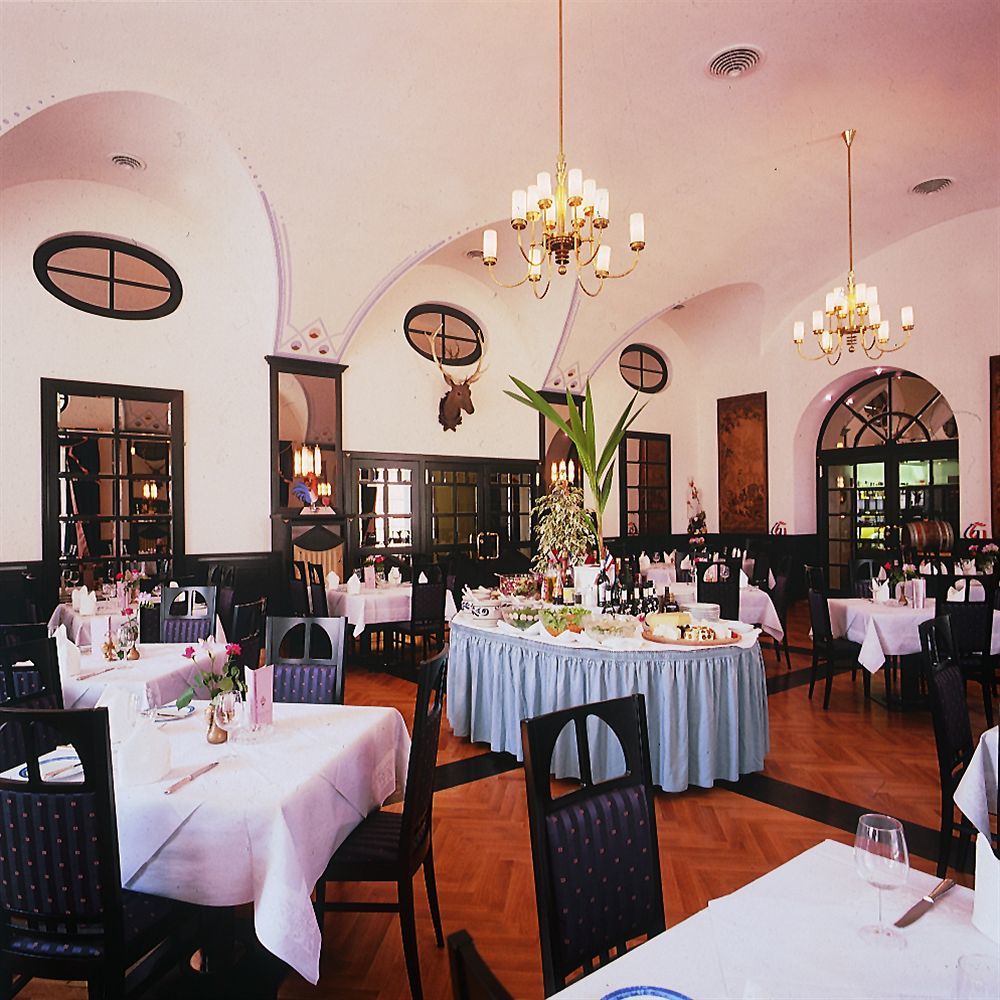 Hotel Goldener Hirsch Reutte Restaurante foto